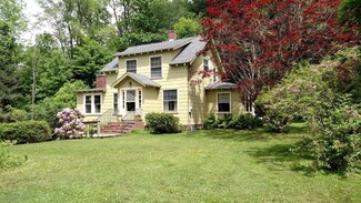 450 Greylock St, Lee, MA 01238