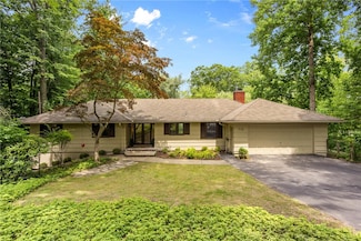 790 Oakridge Dr, Rochester, NY 14617