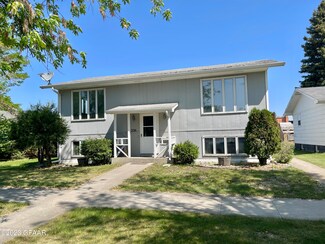 206 Mountain St W, Cavalier, ND 58220