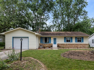 2305 Glenoak Dr, Champaign, IL 61821