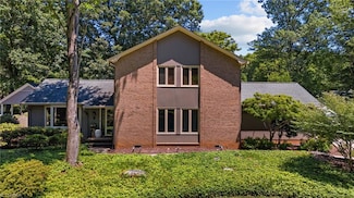 716 Coleridge Dr, Greensboro, NC 27410