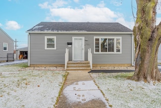 734 Gates St, Aurora, IL 60505