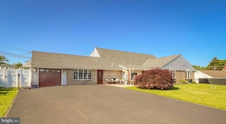 50 Rose Apple Rd, Levittown, PA 19056
