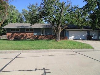 418 S Weaver St, Hesston, KS 67062
