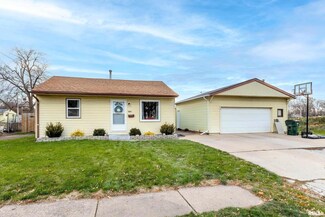 3404 Sunnyside Ave, Davenport, IA 52802