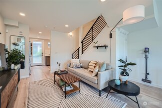1012 NE 112th St, Seattle, WA 98125