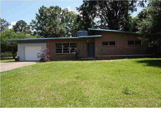 302 Beverly Cir, Crystal Springs, MS 39059