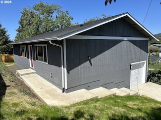 1578 NW Eden St, Roseburg, OR 97470