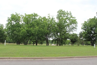 202 Stonegate Dr, Albany, GA 31721