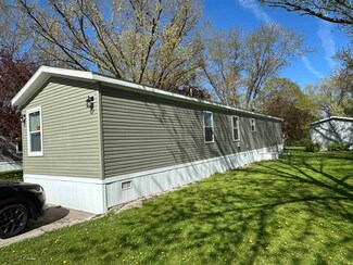 N65W22201 Woodfield Dr Unit P12, Sussex, WI 53089