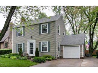2522 Meadowbrook Ct SE, Cedar Rapids, IA 52403