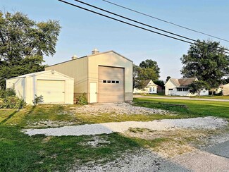 600 N Line St, Loogootee, IN 47553