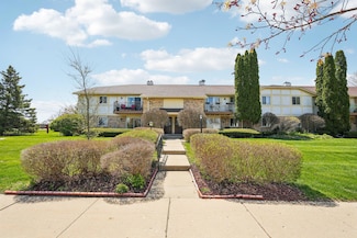 3545 E Oakshire Dr Unit F, Oak Creek, WI 53154