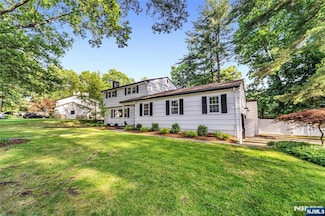14 Raymond St, Harrington Park, NJ 07640