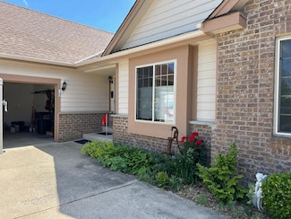 W264N2031 Deer Haven Ct, Pewaukee, WI 53072