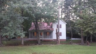 1128 Woodmont Dr, Selmer, TN 38375