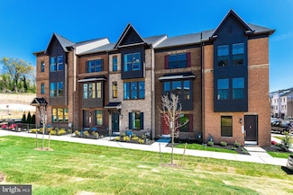 2878 Hokie Ln, Hybla Valley, VA 22306