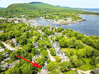 99 Chestnut St, Camden, ME 04843