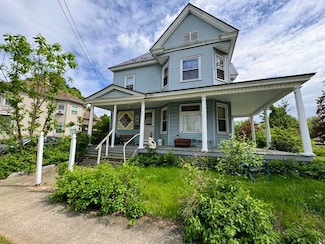 81 High St, West Springfield, MA 01089