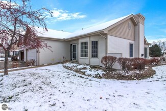 301 Golfview Ln, Elk Rapids, MI 49629