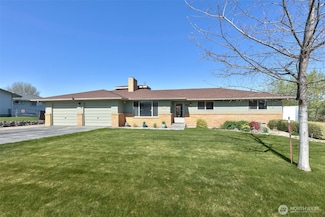 210 Hillcrest Dr, Selah, WA 98942