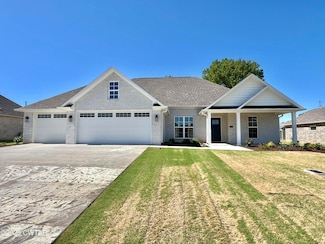 1032 Southern Hills Dr, Milan, TN 38358