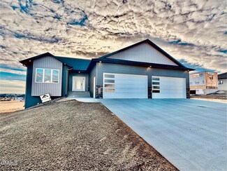 2003 Antler Ave, Bismarck, ND 58503