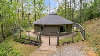 16 Caddis Ct, Marshall, NC 28753