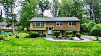 25 Lockwood Ave, Stanhope, NJ 07874