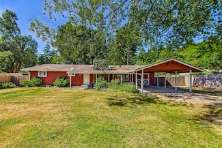 24 Chapman Ln, Carlotta, CA 95528