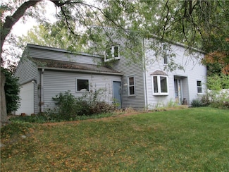 26 Jacaranda Ct, Penfield, NY 14526