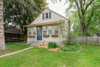1292 Victoria St N, Saint Paul, MN 55117
