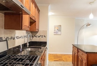 2 Hawthorne Place Unit 15M, Boston, MA 02114