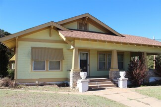 231 N 3rd Ave, Munday, TX 76371