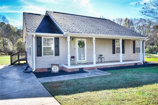 116 Logan Ln, Easley, SC 29640