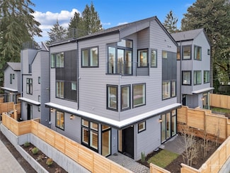 1261 NE 100th St, Seattle, WA 98125