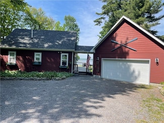 20734 Muskellunge Bay Ln, Sackets Harbor, NY 13685
