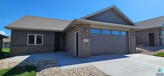 2427 E Joshua Cir, Sioux Falls, SD 57108