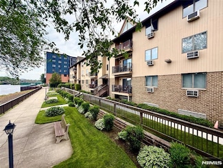 651 Riverside Ave Unit C40, Lyndhurst, NJ 07071