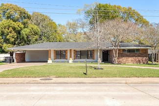 524 N 27th St, Nederland, TX 77627