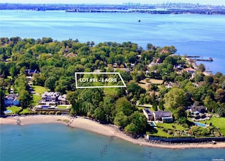 93 Gatsby Ln, Kings Point, NY 11024