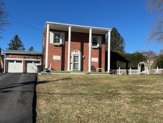 817 Spring Garden Dr, Bluefield, WV 24701