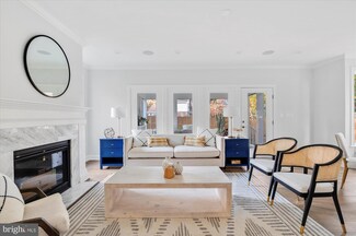 3112 Circle Hill Rd, Alexandria, VA 22305