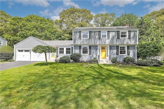 15 Lafayette Rd, Barrington, RI 02806