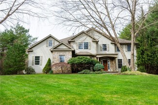 40 Pheasant Dr, East Greenwich, RI 02818