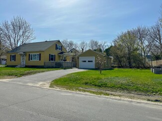 1 Garden Dr, Topsham, ME 04086