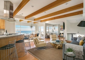216 5th St, Manhattan Beach, CA 90266