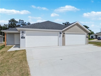 6305 & 6307 Kathleen St, Bentonville, AR 72713