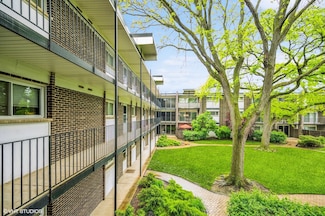 4726 Russet Ln Unit R107, Skokie, IL 60076