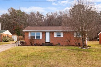1106 S Winchester Ave, Waynesboro, VA 22980